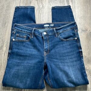 Old Navy Women’s Mid Rise Rockstar Super Skinny Distressed Jeans, size 8 Short
